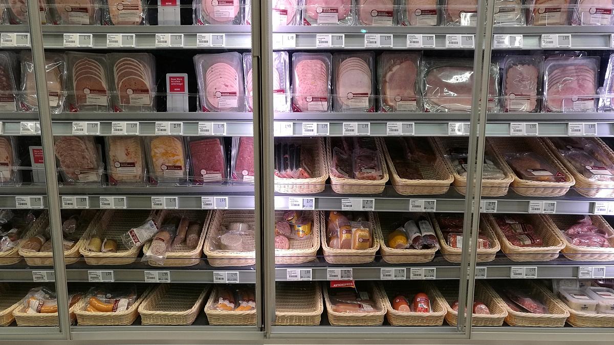 Fleisch und Wurst im Supermarkt (Archiv), via dts Nachrichtenagentur