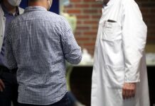 Umfrage: Deutsche vertrauen Ärzten und Polizei am meisten