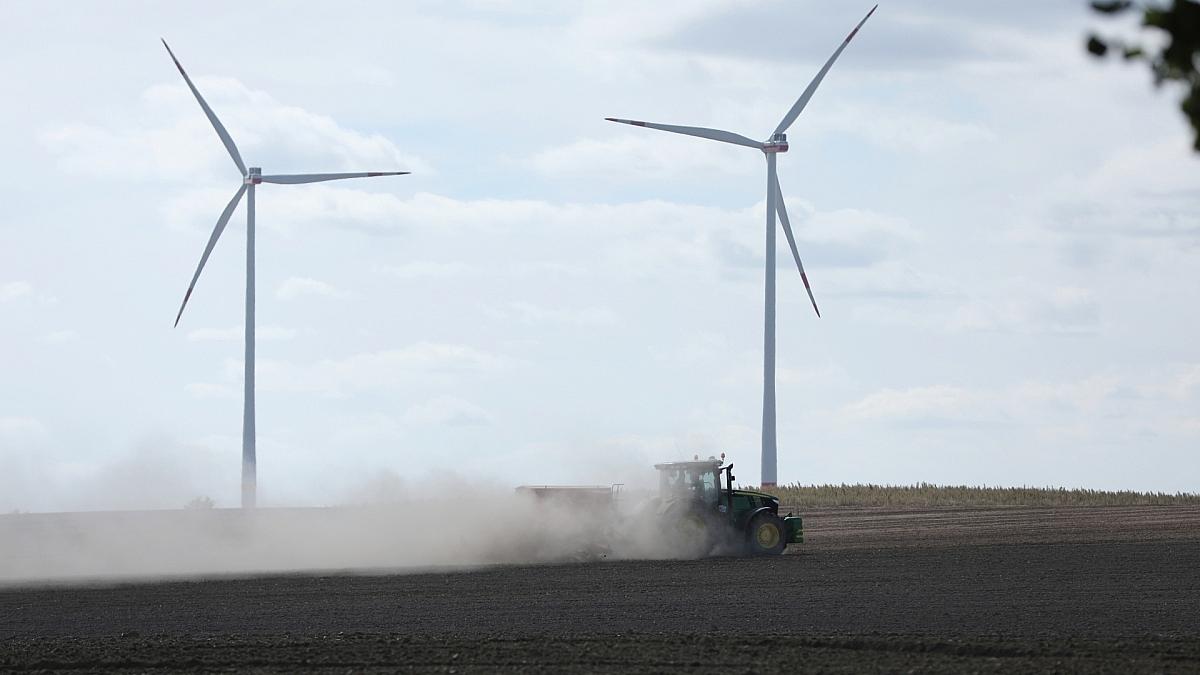 Bauer mit Traktor (Archiv), via dts Nachrichtenagentur