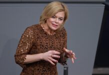 Klöckner ruft Özdemir zu Umsetzung von Tierwohlabgabe auf