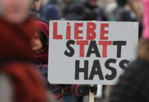 Zentralrat der Juden: Demos gegen Rechts bringen Vertrauen zurück