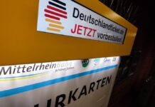 Verbraucherschützer kritisierten Hürden bei Deutschlandticket