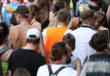 Studie: Viele junge Menschen misstrauen Regierung und Bundestag