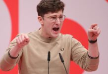 Juso-Chef beschimpft Merz als "wirtschaftspolitischen Bruchpiloten"