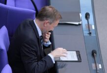 Debatte um Steuersenkungen: Finanzminister drückt aufs Tempo Debatte um Steuersenkungen: Finanzminister drückt aufs Tempo