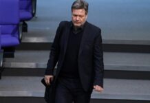Habeck sieht keine Chance für Einsparungen und Steuererhöhungen
