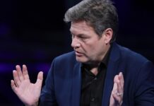 Habeck sieht deutsche Wirtschaft in einer prekären Situation