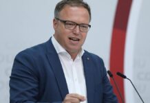 Thüringens CDU-Chef Voigt will Höcke in TV-Duell inhaltlich stellen Thüringens CDU-Chef Voigt will Höcke in TV-Duell inhaltlich stellen