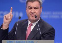 Söder kritisiert DFB wegen Ausrüsterwechsel von Adidas zu Nike Söder kritisiert DFB wegen Ausrüsterwechsel von Adidas zu Nike