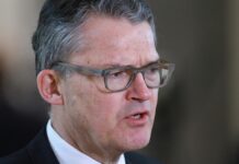 Übergriff auf CDU-Politiker Kiesewetter bei Wahlkampfveranstaltung