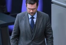 Experten sehen bei Buschmanns Bürokratieabbaugesetz Luft nach oben