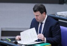 Heil gibt Sozialgarantie trotz klammer Kassen Heil gibt Sozialgarantie trotz klammer Kassen