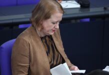 Paus arbeitet mit Ländern an Ausbau von Frauenhäusern