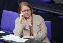 Ungleiche Gehälter: Paus will mehr Auskunftsrechte für Frauen