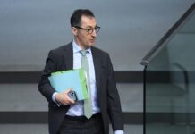 Gesetzentwurf: Özdemir will Milchbauern gegenüber Molkereien stärken