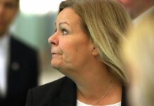 Faeser für Überprüfung von Rechtsextremen durch Bundestag