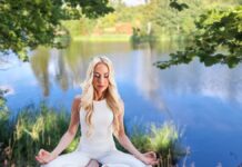 Kämpfen wie ein Krieger Feuer-Moon-Yoga