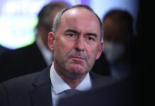 Ex-CSU-Chef Huber glaubt Aiwanger in Flugblattaffäre nicht