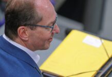 Dobrindt droht mit U-Ausschuss zu Entscheidung um Atomausstieg