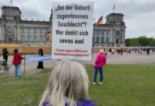 Selbstbestimmungsgesetz beschlossen – Proteste vor dem Bundestag