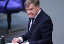 Taurus: Wadephul kritisiert "starrsinnige Weigerung" des Kanzlers