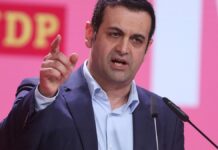 Djir-Sarai hebt auf Parteitag Unterschiede zu Ampel-Partnern hervor