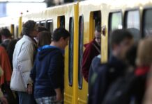 Berlins Regierender zweifelt an Finanzierung des Deutschlandtickets