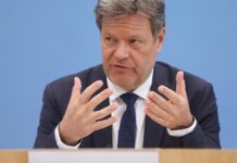 Habeck kritisiert Tesla-Demonstranten