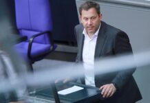 Klingbeil stärkt Pistorius bei Bundeswehr-Investitionen den Rücken