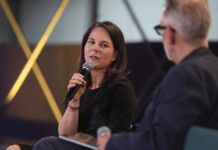 Baerbock sieht kaum Chancen für baldigen Frieden in Ukraine