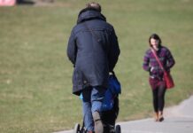 Väter verbringen immer mehr Zeit mit Kinderbetreuung