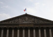 Kräftiger Rechtsruck bei Parlamentswahl in Frankreich