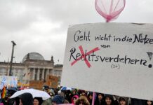 Tausende demonstrieren bundesweit gegen Rechtsextremismus
