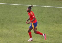 Fußball-EM: Spanien zieht gegen Italien ins Achtelfinale ein