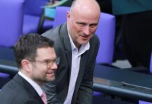 Queer-Beauftragter macht bei Reform des Abstammungsrechts Druck