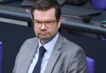 Buschmann verteidigt Steuerrabatt für ausländische Fachkräfte