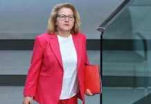 Entwicklungsministerin beklagt Einschnitte für ihr Ressort