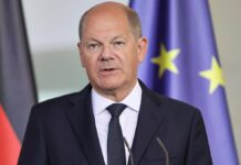 Scholz tauscht sich "regelmäßig" mit Merkel aus