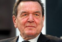 "Besondere politische Gegnerin" – Schröder würdigt Merkel