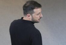 Selenskyj präsentiert erste F-16-Kampfjets der Ukraine