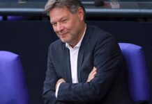 Habeck will "Vakuum nach Merkel nicht leer lassen"