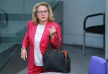 Entwicklungsministerin will Textilfabriken in Pakistan besuchen