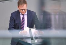 Schneider sieht in Ostdeutschland russische Propaganda am Werk