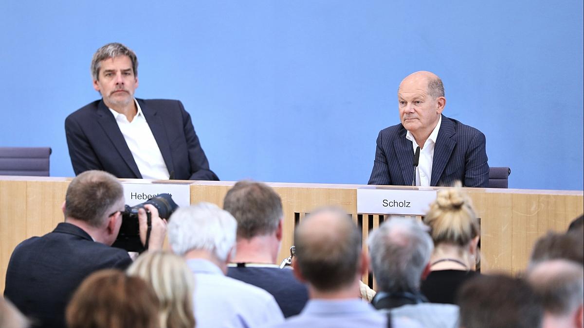 Kritik aus SPD-Fraktion an Regierungssprecher und Kanzler