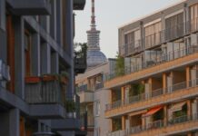 Berliner SPD-Spitzenkandidat will Wohnungsmarkt "besser regulieren"