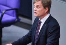 AfD beansprucht mittelfristig Kanzlerschaft für sich