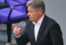 Habeck mahnt nach Hochwasser zu entschlossenerem Klimaschutz