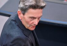 Mützenich fordert Einbestellung des israelischen Botschafters