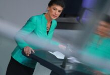 Wagenknecht verlangt von Thüringer CDU Distanzierung von Merz