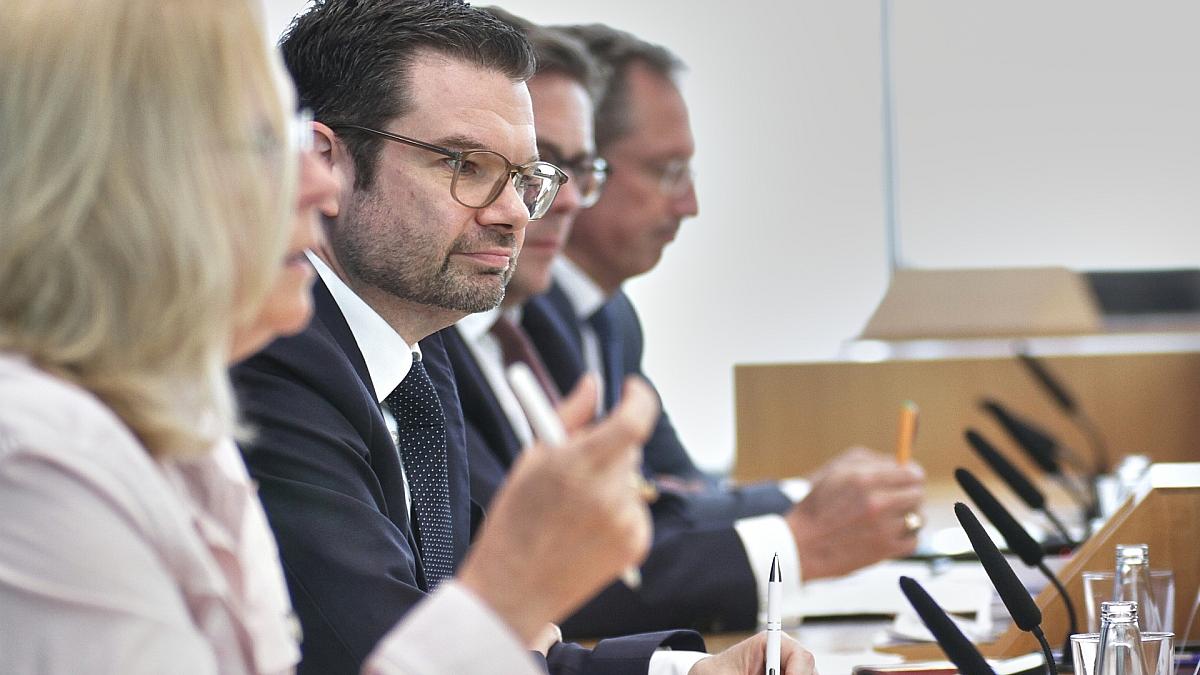 Buschmann dämpft Erwartung an Verfassungsgerichts-Schutzgesetz